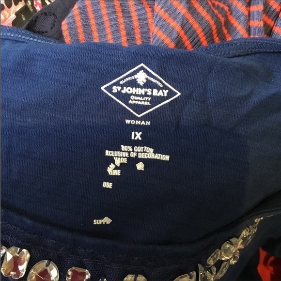 St John’s Bay pull over top Woman’s 1X blue with bead detail on neckline - Picture 5 of 9